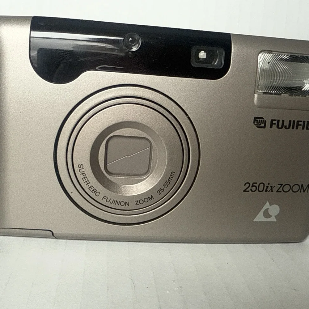 FUJIFILM Endeavor 250ix ZOOM 25-55mm Film Camera with case Not tested